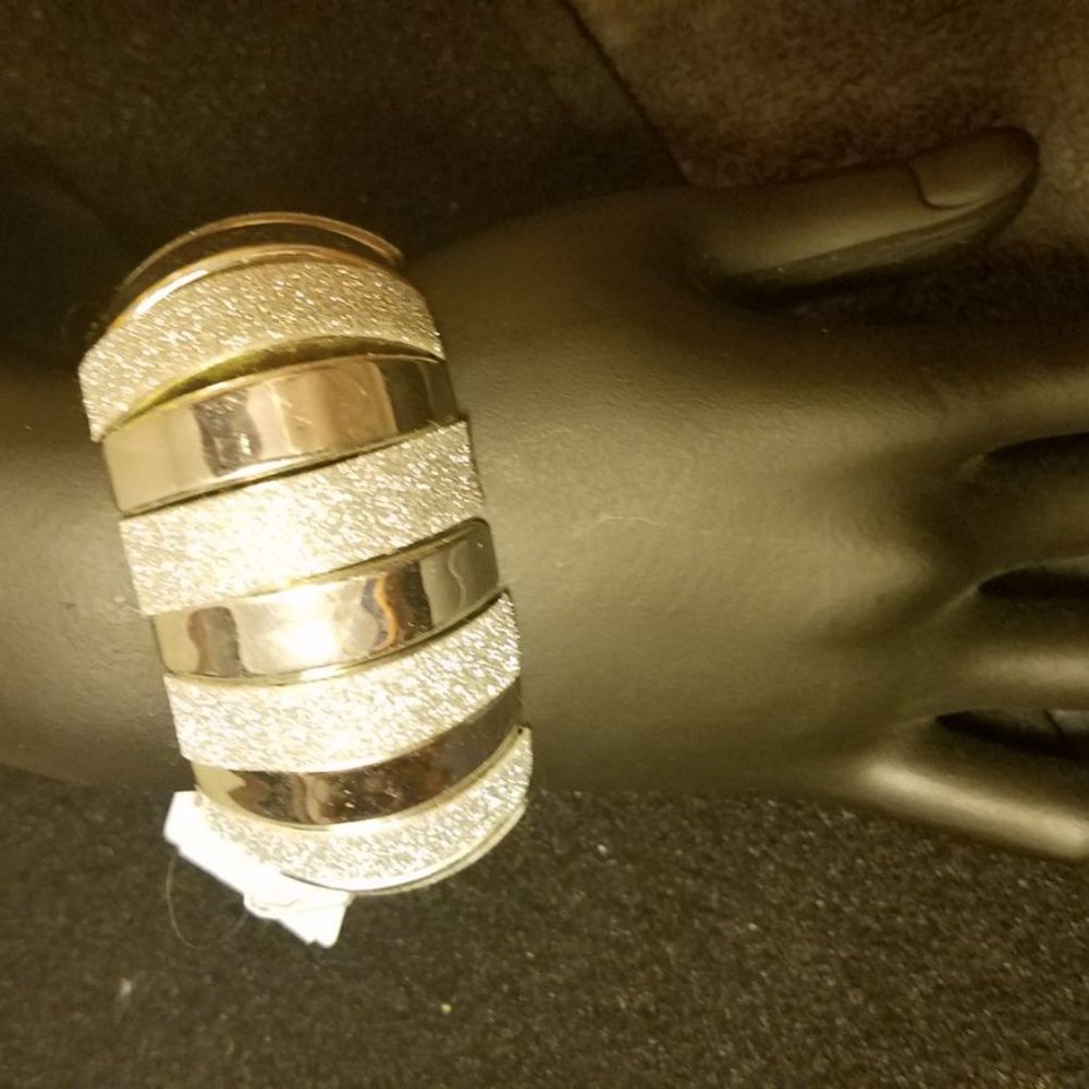 New York and Company bracelet